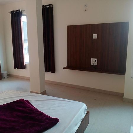 Hotel Soham Palace 우자인 외부 사진
